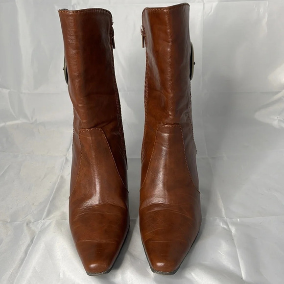 CL BY LAUNDRY Fanciful Cognac Pointed Toe Boots Vegan Brass Buckle Y2K Vibe 7M - Picture 6 of 13